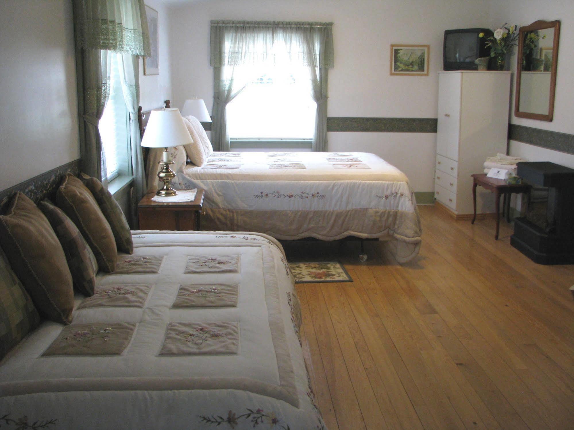 Anchorage House And Cottages Халифакс Екстериор снимка